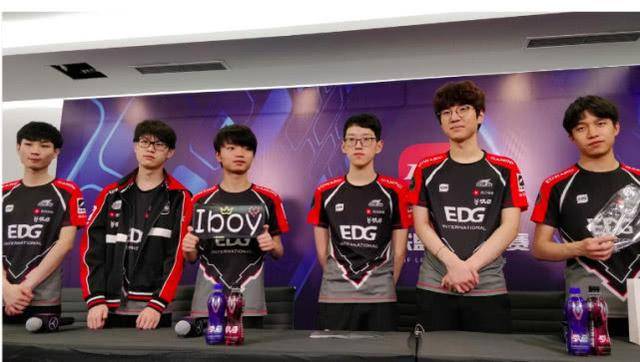 的舞台上 的舞台上